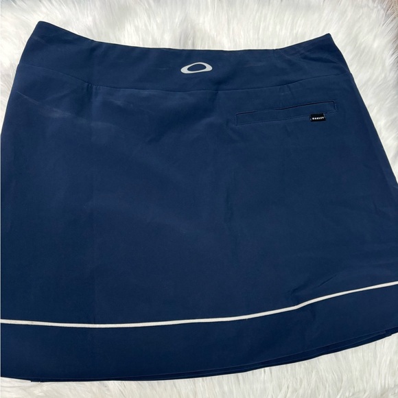 * | Oakley | skort. Size M. - Picture 4 of 8